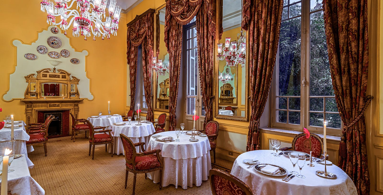 تجارب الطعام في القصور القديمة: كيف تستمتع بأجواء ملكية في موسم الخريف؟