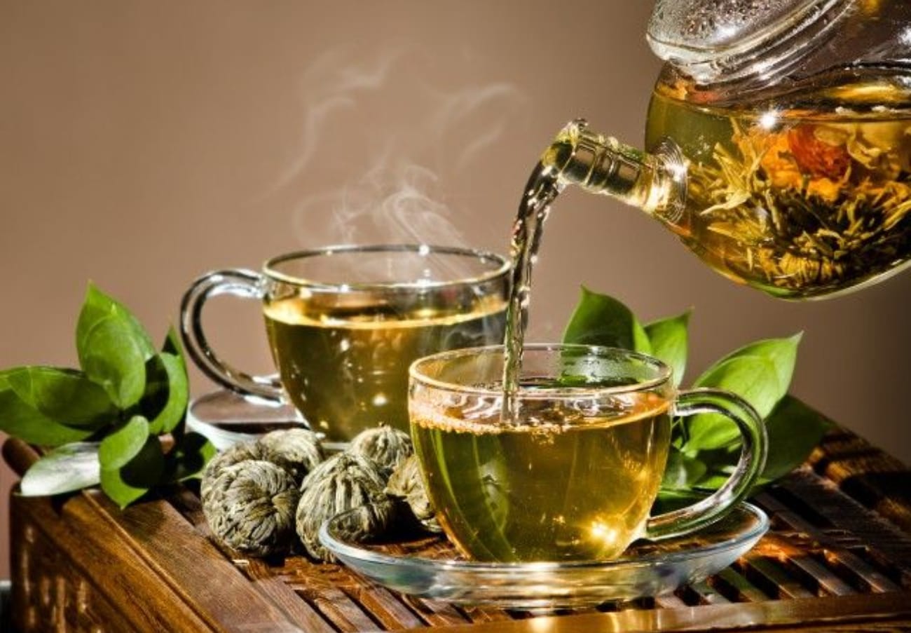 حضّري شاي الأعشاب للاسترخاء قبل النوم من مكونات متوفرة في مطبخك