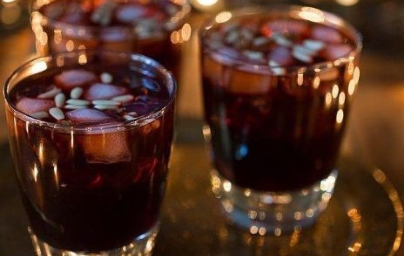 سر تحضير مشروب الجلاب اللبناني بالمكسرات بخطوات سهلة وسريعة