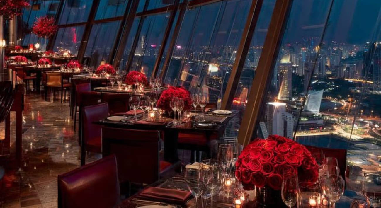 أفضل إطلالات المطاعم لعشاء عيد الحب في قطر لعشّاق الأجواء الرومانسية الراقية