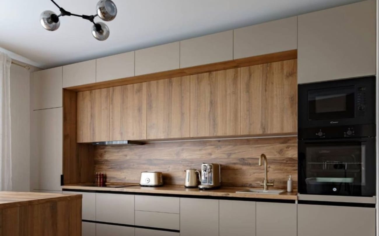 تصاميم مطابخ بدون مقابض تجعل المساحة تبدو أكبر وأجمل