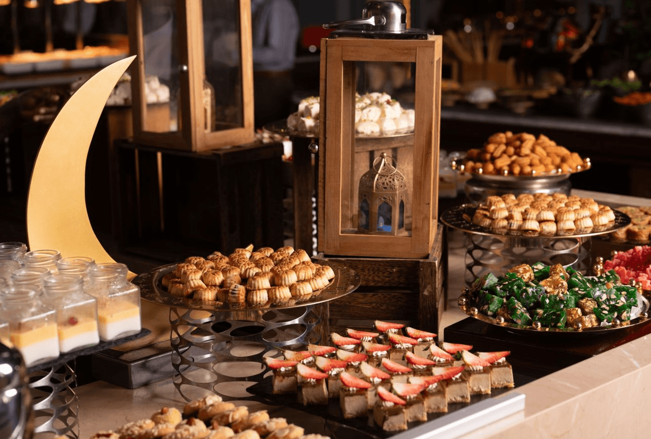 تصميم ركن الحلويات الرمضاني بأسلوب البوفيه المفتوح