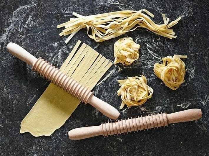معايير الجودة في أدوات صناعة البيتزا والباستا اليدوية