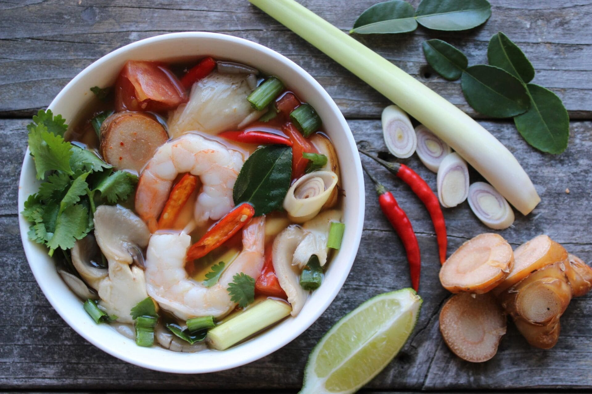 دفء البحر في طبق شوربة الروبيان والخضروات