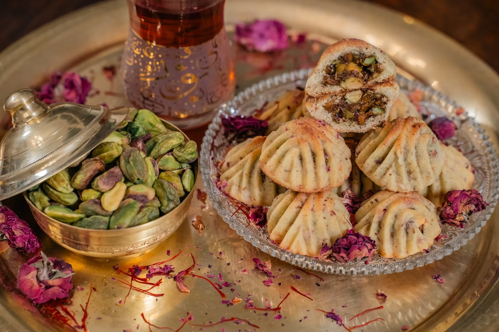 معمول العيد بالفستق الحلبي وماء الزهر