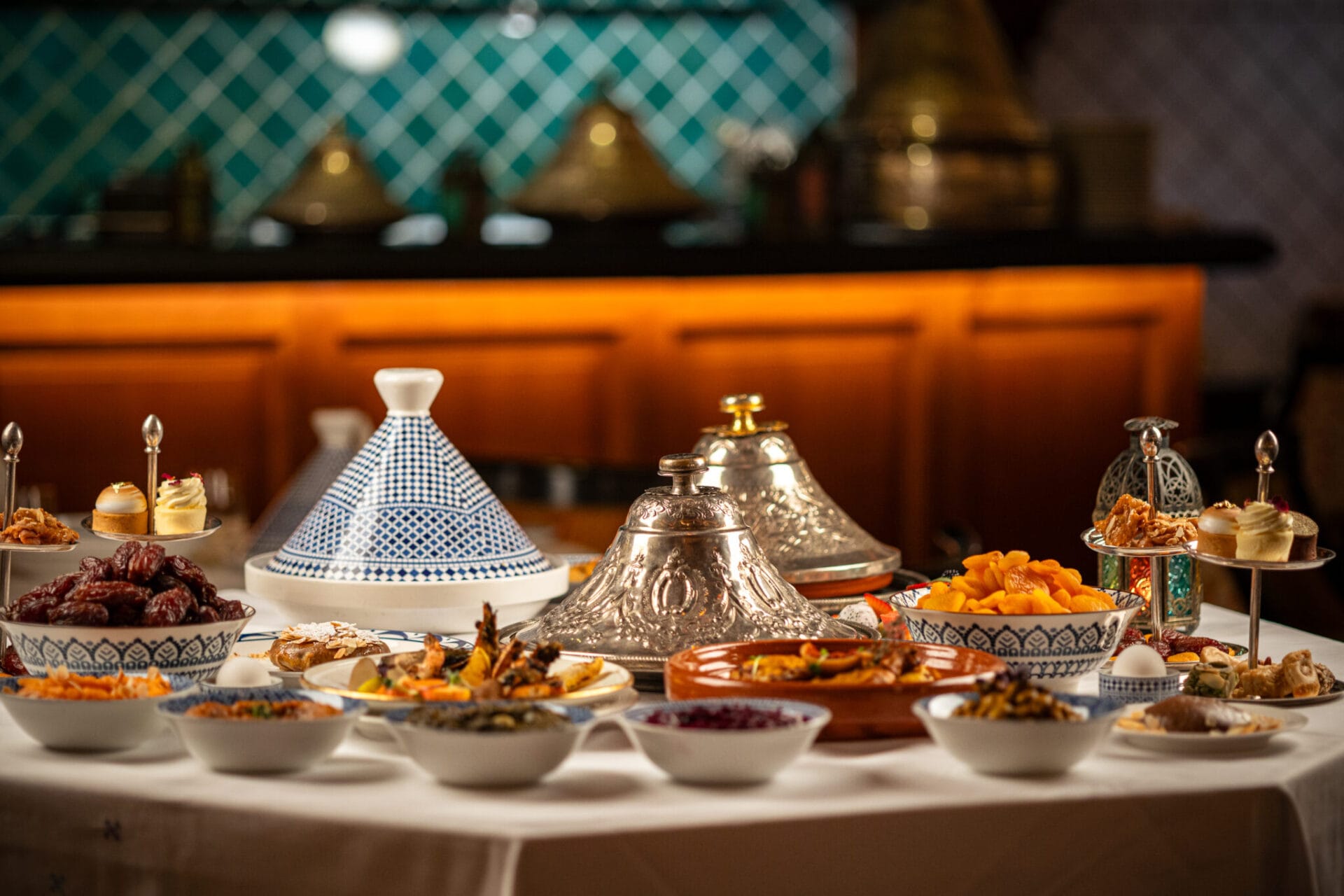 بين الأصالة والتجديد.. ترف النكهات يزين موائد الإفطار الفاخرة