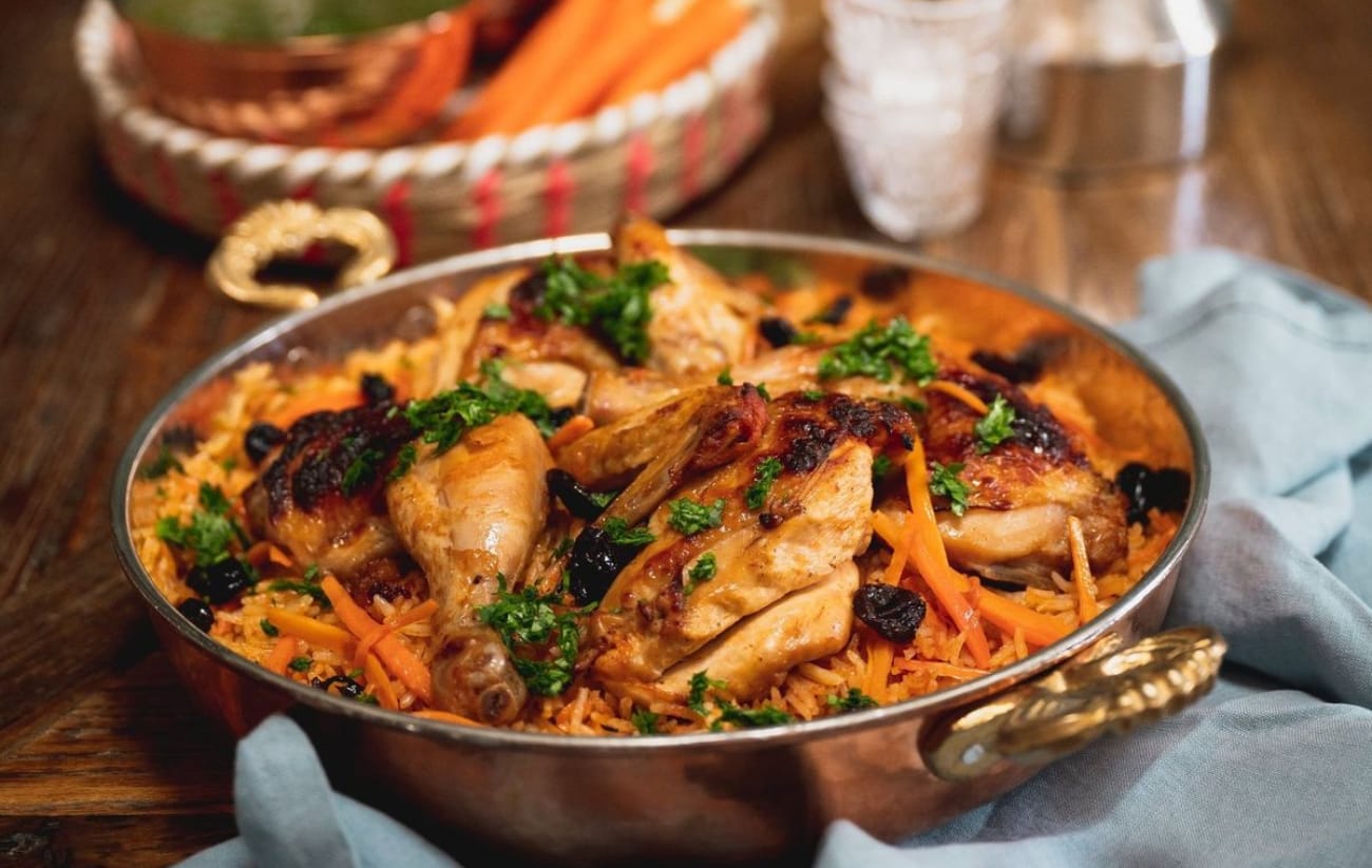 قصة مدهشة تختبئ خلف أصول طبق الأرز البخاري في المطبخ التقليدي