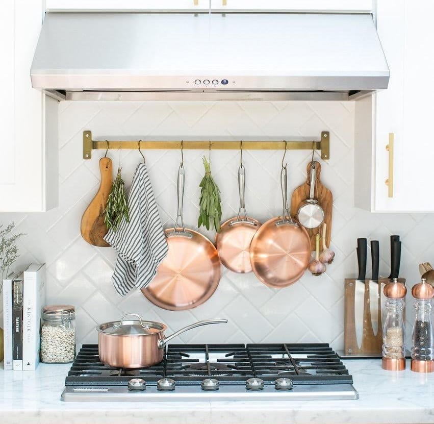 حلول عبقرية لترتيب قدور ومقالي المطبخ