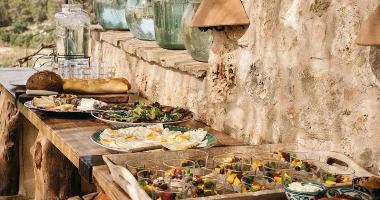 كيف تعيد الضيافة التجديدية تعريف فن الاستضافة؟